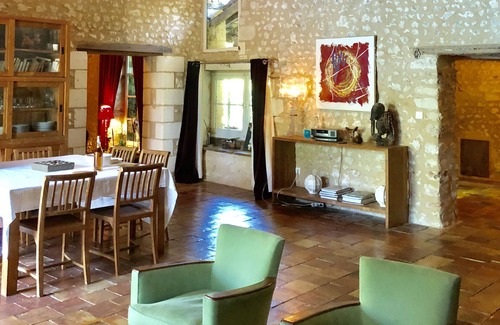 Palluaud House | Charm and elegance in the heart of nature. Large swimming pool, king size beds