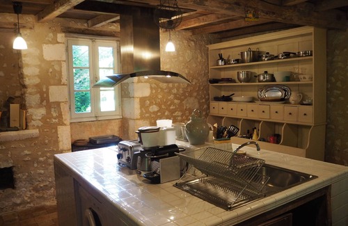 Palluaud House | Charm and elegance in the heart of nature. Large swimming pool, king size beds