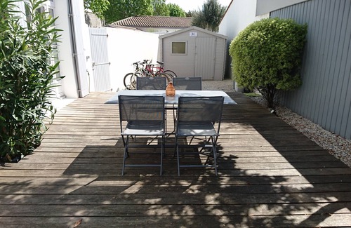 Saint-Martin-de-Re Apartment | Charm, calm and comfort in St Martin de Ré with terrace and parking.