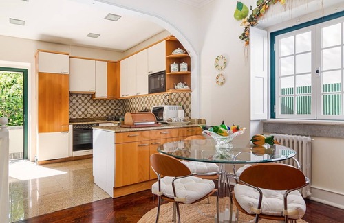 Parede Villa | Charm Villa in Parede, few meters from the Beach. Beautiful garden with Jacuzzi