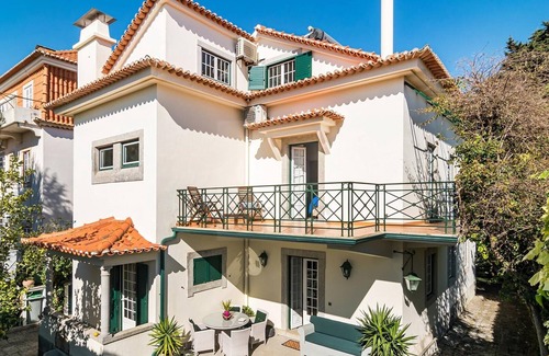 Parede Villa | Charm Villa in Parede, few meters from the Beach. Beautiful garden with Jacuzzi