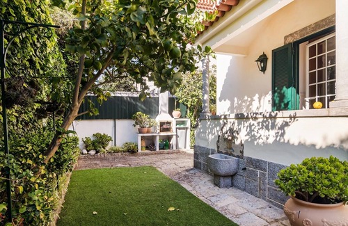 Parede Villa | Charm Villa in Parede, few meters from the Beach. Beautiful garden with Jacuzzi