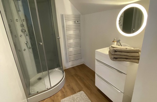 Ingrandes Apartment | Charmant Appartement à la Campagne Avec Parking et Cour Privatifs