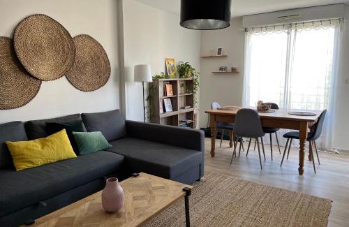 L'Isle-sur-la-Sorgue Apartment | Charmant appartement ensoleillé-Terrasse - PARKING Gratuit - Isle sur la Sorgue