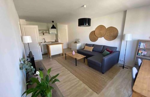 L'Isle-sur-la-Sorgue Apartment | Charmant appartement ensoleillé-Terrasse - PARKING Gratuit - Isle sur la Sorgue