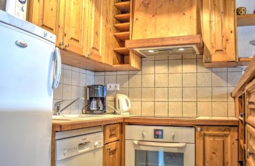 Morzine Apartment | Charmant appartement au cœur de Morzine, proche télécabines, 2 chambres, balcon, parking, WiFi inclus - FR-1-524-40