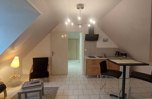 Limeray Apartment | Charmant Logement Avec Piscine Près D'amboise