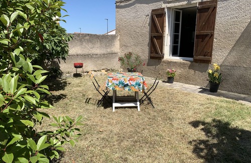 Pradines Apartment | Charmant Studio au Calme en Rez de Chaussée Avec Pierres Apparentes