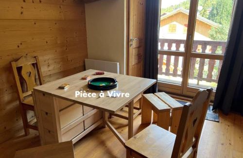 Valloire Apartment | Charmant Studio Cabine 4 Pers, Centre de Valloire, Proche Télécom./Commodités, Casier à Skis/Balcon - FR-1-263-535