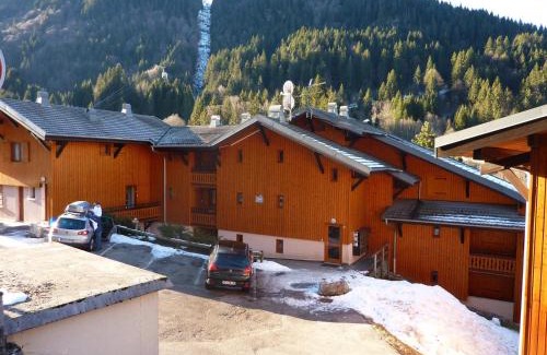 Morzine Apartment | Charmant studio rénové avec mezzanine, balcon et parking au pied du téléphérique de Nyon - FR-1-524-86