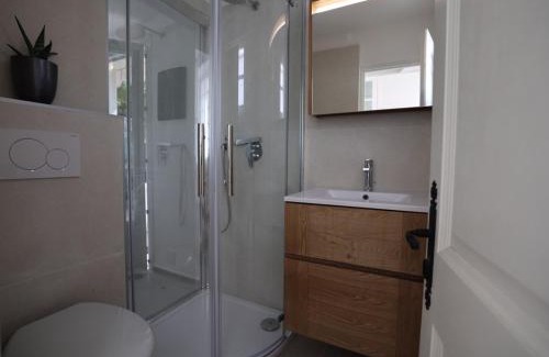 Menton Apartment | Charmant studio rénové avec terrasse, climatisation et WiFi gratuit - FR-1-196-166