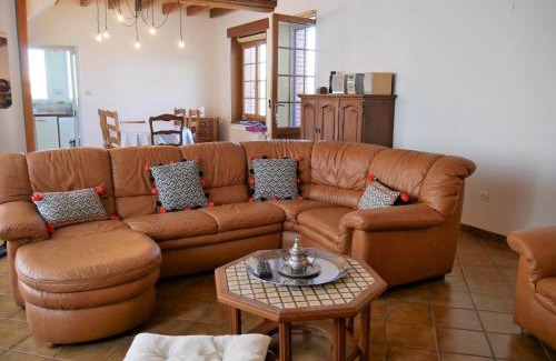 Saint-Pere-sur-Loire House | Charmante Maison pour 6 à St Père-sur-Loire, Vue Loire - FR-1-590-178