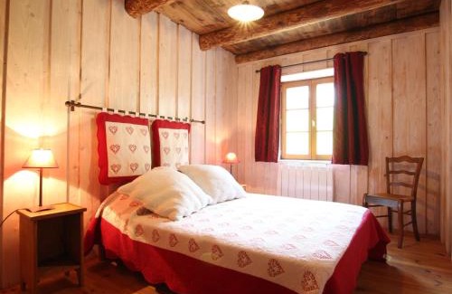 Aurec-sur-Loire House | Charmante Maison de Ferme avec Cour Fermée, Proche Loisirs et Nature - FR-1-582-191