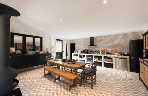 Chambois House | Charmante maison de ville avec vue sur le donjon avec wifi et jardin