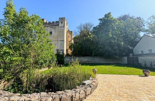 Chambois House | Charmante maison de ville avec vue sur le donjon avec wifi et jardin