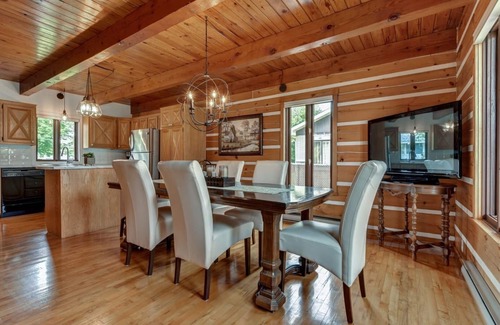St. Jerome Cottage | Charmante, spacieuse maison canadienne/Charming and very spacious Canadian house