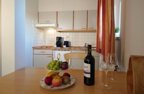 Bad Fuessing Apartment | Charmante Suite mit Loggia und Kochnische im Heilbad Bad Füssing