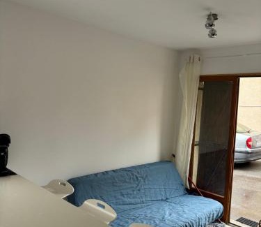 Colombier-Saugnieu Apartment | Charme C