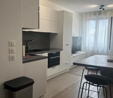 Puteaux Apartment | Charment F2 à 5 min de la Défense