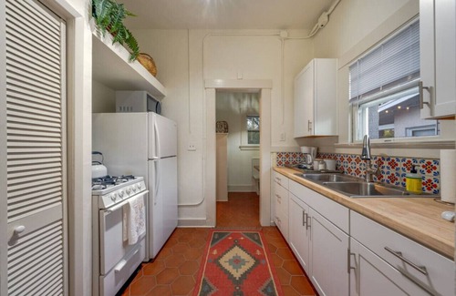 West University House | Charmer/3 Blocks from U of A /Sleep 3/1 BR 1 BA