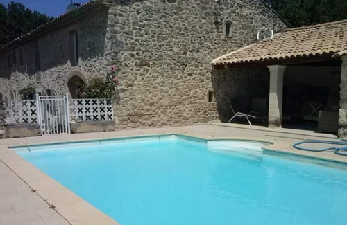 Chantemerle-les-Grignan Bed & Breakfast | Charming guest rooms at the Mas des Poètes