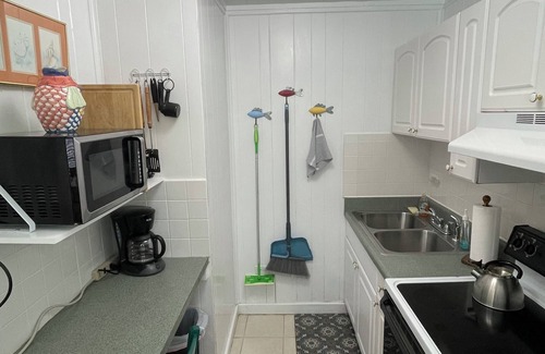 Vilano Beach Condo | Charming 1-bed/1-bath, Unit A, 1.5 Blocks to the Beach, PETS Welcome!