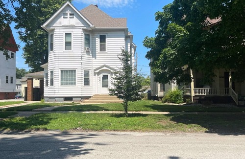 Bloomington Apartment | Charming 1 Bed Historic Hideaway - Pet Friendly!