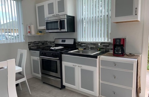 Greenacres Apartment | Charming 1-bedroom apartment with AC, WIFI in amazing Palm Beach next to Airport