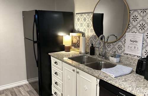 Springtown House | Charming 1 bedroom 1 bath apartment with AC and WiFi