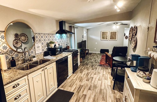 Springtown House | Charming 1 bedroom 1 bath apartment with AC and WiFi