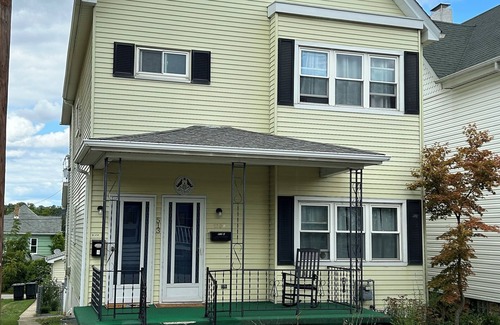 Greensburg Apartment | Charming 1-bedroom apartment in Southwest Greensburg - close to everything.