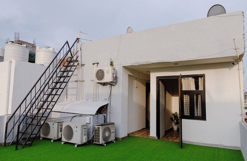 Chhatarpur Apartment | Charming 1-bedroom apartment in wonderful New Delhi with AC, WiFi