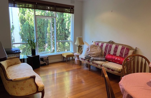 St Kilda West Apartment | Charming 1-bedroom apartment in enchanting St Kilda with AC, WiFi