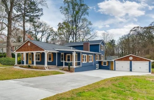 Marietta Apartment | Charming 1-bedroom apartment in wonderful Marietta. Walk to the Square!