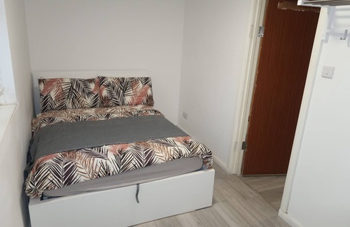 Finchley Apartment | Charming 1-bedroom apartment in wonderful London with WiFi and free parking