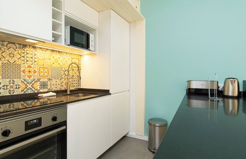 Parede Apartment | Charming 1-bedroom apartment with AC, WiFi in welcoming Parede