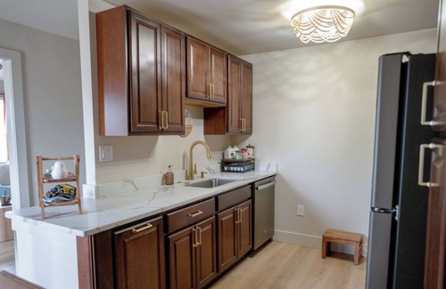Monroe Apartment | Charming 1-bedroom apartment. Pet friendly, King Bed, Washer & Dryer