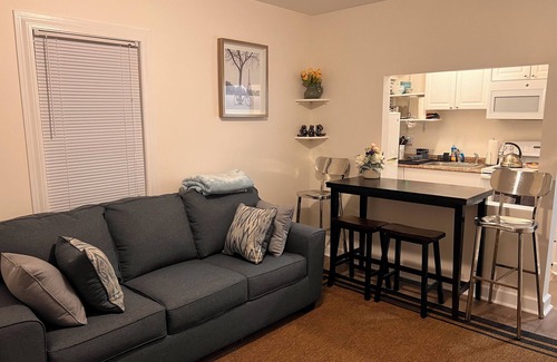 Ipswich Apartment | Charming 1 bedroom apt near train station.