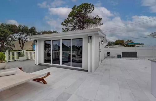 Stuart Cottage | Charming 1-bedroom cottage in Port Salerno Waterfront District with Boat Dock