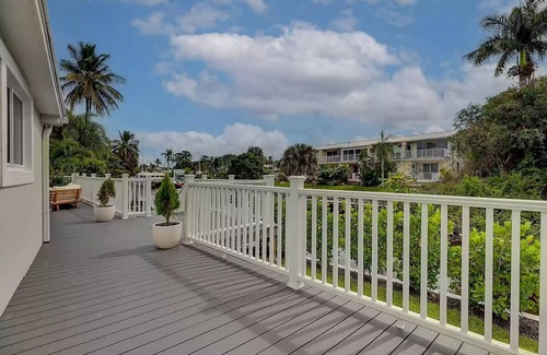 Stuart Cottage | Charming 1-bedroom cottage in Port Salerno Waterfront District with Boat Dock