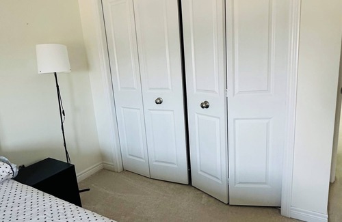 Grand River South House | Charming 1-bedroom house with AC, WiFi in superb Kitchener