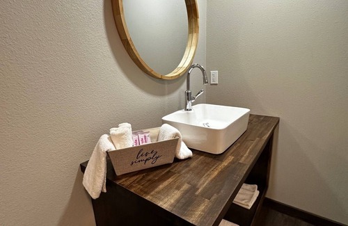 Timpson Hotel | Charming 1-bedroom hotel with WiFi and AC in wonderful Timpson