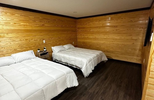 Timpson Hotel | Charming 1-bedroom hotel with WiFi and AC in wonderful Timpson