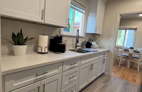 Alhambra House | Charming 1-bedroom house with AC and WiFi in Alhambra