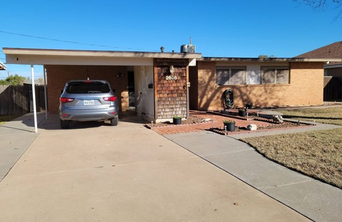 Odessa House | Charming 1-bedroom house with AC, WiFi in adorable Odessa centrally located.