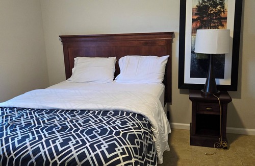 Clarkdale House | Charming 1-bedroom in house with host in Marietta with shared bath for 2 rooms
