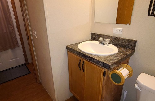 Hillsboro House | Charming 1-bedroom Manufactured home in Hillsboro with WiFi, AC