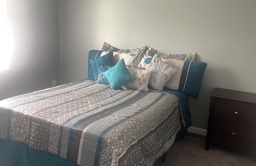 Pine Forest House | Charming 1-bedroom house in Fayetteville with AC, WiFi, and many more amenities!