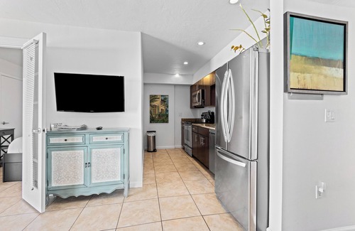 Longboat Key Condo | Charming 1-bedroom, beachfront condo in marvelous Longboat Key