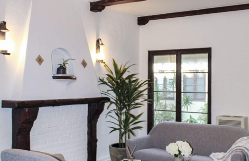 Hollywood Hills Apartment | Charming 1-Bedroom Serviced Apartment in Los Angeles x Native